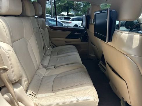 Used 2016 Lexus LX 570 4WD w/ Luxury Package image 17