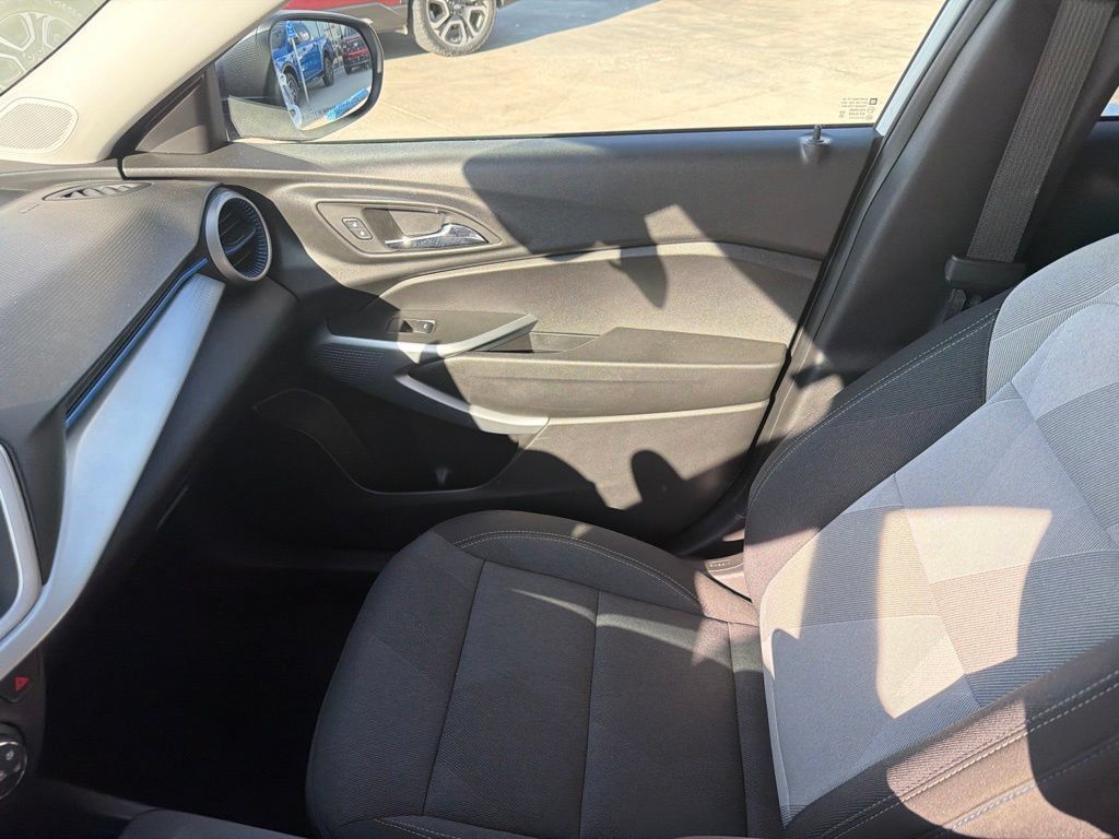 Used 2026 Chevrolet Trax LS FWD image 23
