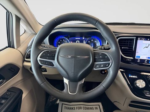Used 2022 Chrysler Pacifica Touring-L FWD image 30