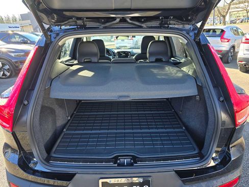 Used 2025 Volvo XC40 B5 Plus w/ Climate Package AWD/4WD image 17