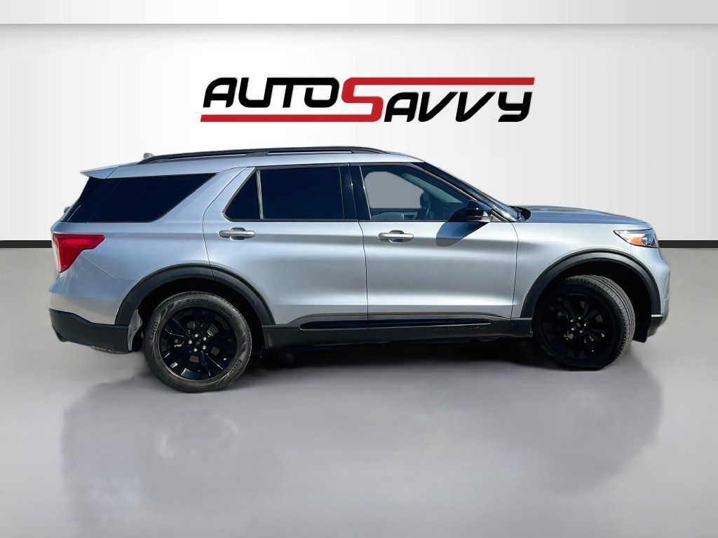Used 2023 Ford Explorer XLT w/ Equipment Group 202A AWD/4WD image 8
