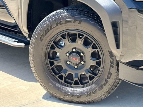 Used 2025 Toyota 4Runner TRD Off-Road Premium AWD/4WD image 2