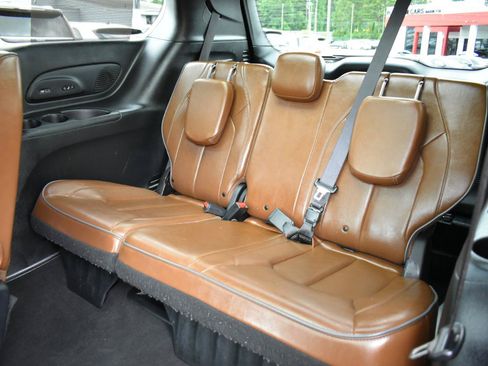 Used 2019 Chrysler Pacifica Limited w/ Tire & Wheel Group FWD image 25