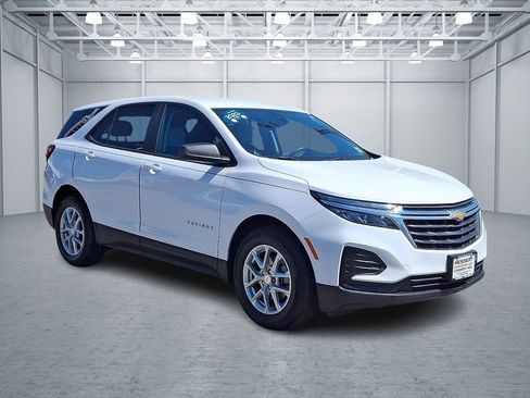 Certified 2023 Chevrolet Equinox LS w/ LS Convenience Package FWD image 4