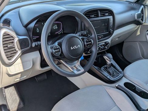 Used 2025 Kia Soul LX FWD image 10