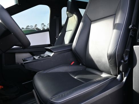 Used 2024 Tesla Cybertruck AWD Crew Cab image 14