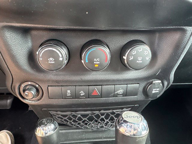 Used 2017 Jeep Wrangler Unlimited Sahara AWD/4WD image 18