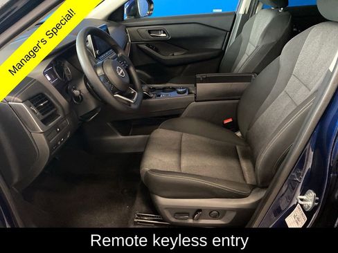 Used 2024 Nissan Rogue SV image 8