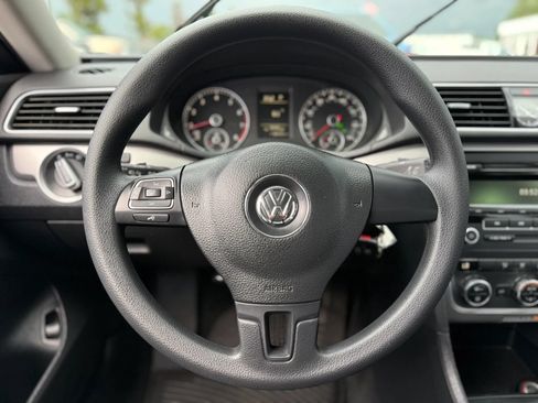 Used 2012 Volkswagen Passat 2.5 S FWD image 24