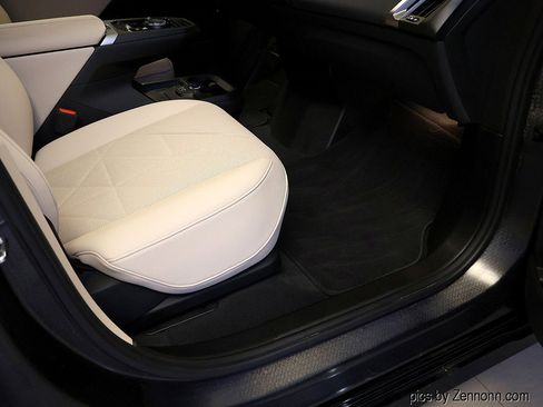 Certified 2025 BMW iX xDrive50 w/ Premium Package AWD/4WD image 39