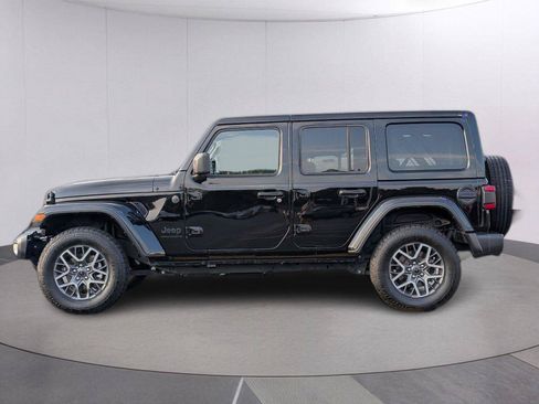 Used 2025 Jeep Wrangler Unlimited Sahara AWD/4WD image 2