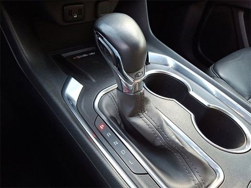 Used 2023 Chevrolet Traverse LT image 17