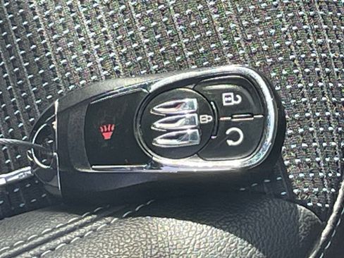 Used 2025 Buick Envista Preferred image 21