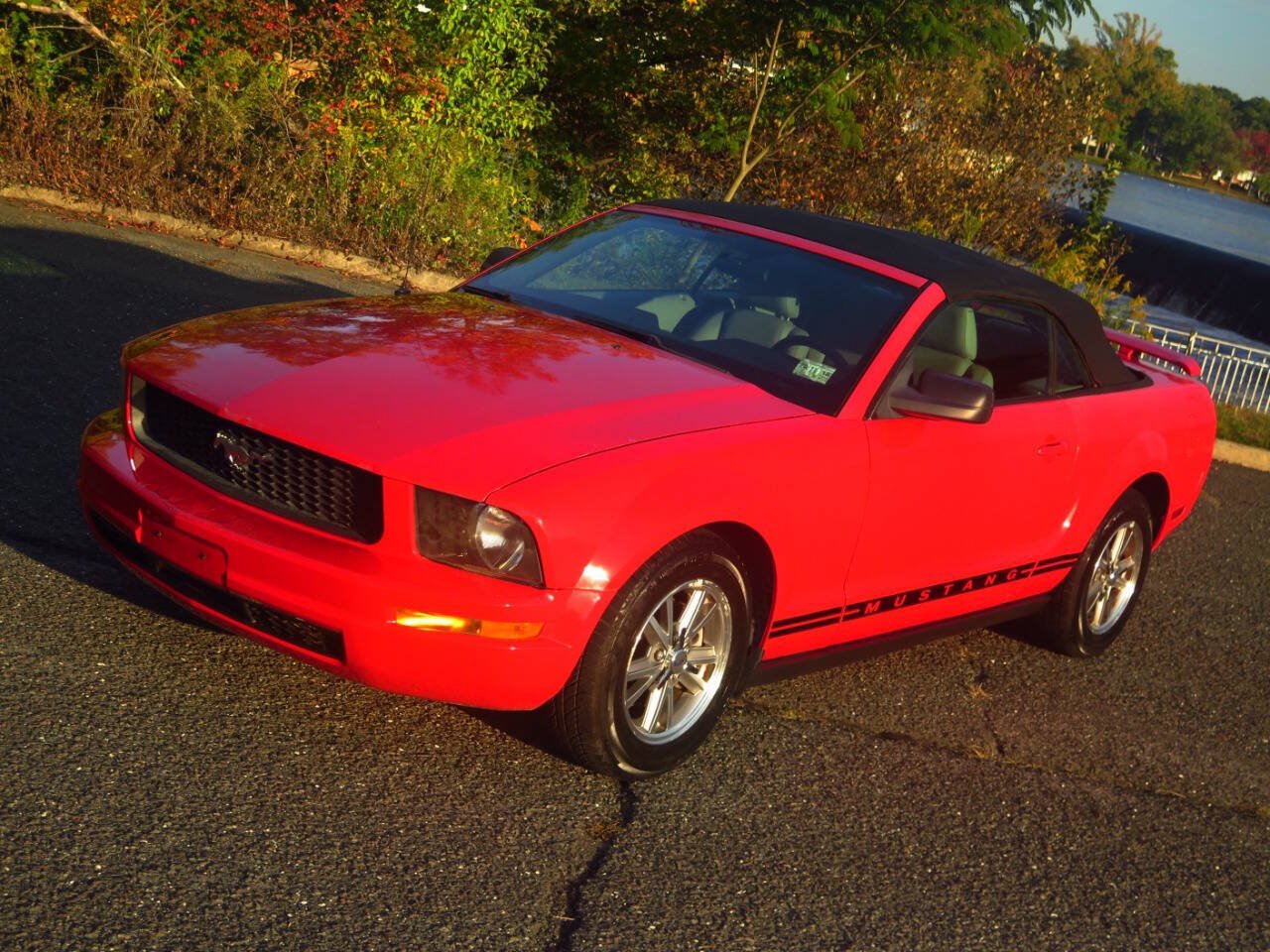 Used 2005 Ford Mustang Convertible RWD image 19