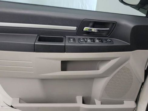 Used 2009 Dodge Grand Caravan SE w/ Climate Group FWD image 9