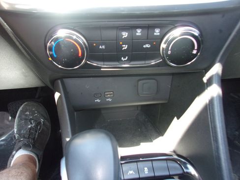 Used 2024 Buick Encore GX Preferred FWD image 23