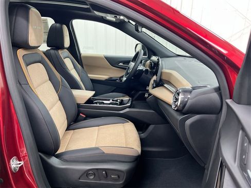 New 2025 Chevrolet Equinox ACTIV w/ Safety and Technology Package image 23
