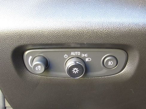 Used 2020 Chevrolet Traverse RS AWD/4WD image 38
