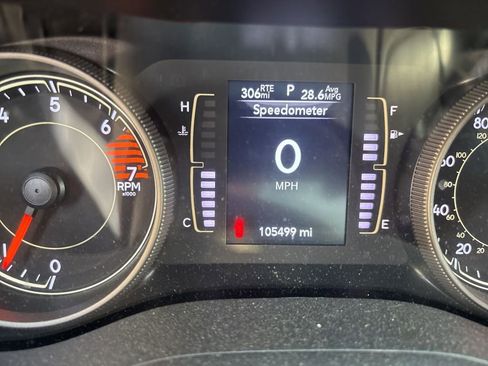 Used 2019 Jeep Cherokee Latitude Plus w/ Cold Weather Group AWD/4WD image 4