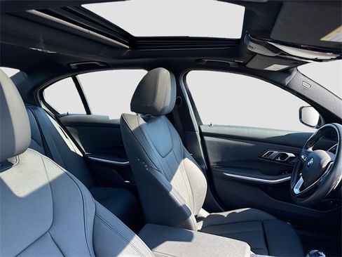 Used 2021 BMW 330e xDrive 330e xDrive w/ Premium Package image 31