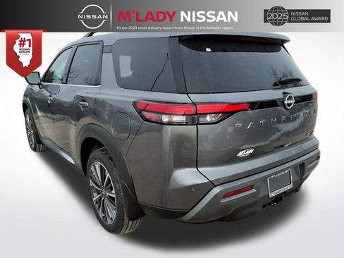 New 2026 Nissan Pathfinder Platinum image 5