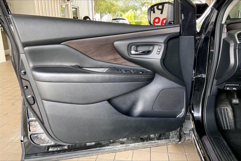 Used 2024 Nissan Murano Platinum AWD/4WD image 2