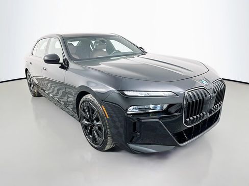 New 2025 BMW 760i xDrive w/ Executive Package image 3