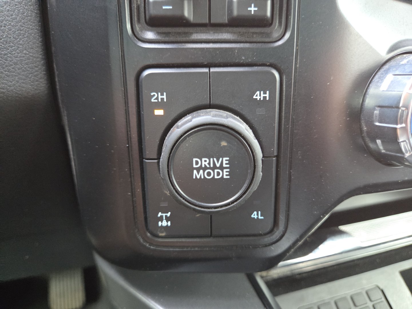 Used 2024 Ford F250 Lariat w/ Lariat Ultimate Package AWD/4WD image 6