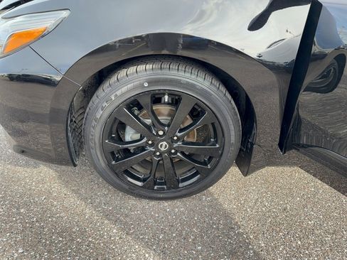 Used 2017 Nissan Altima 2.5 SR w/ Midnight Edition Package image 34