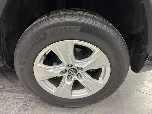 Used 2021 Toyota RAV4 XLE image 33