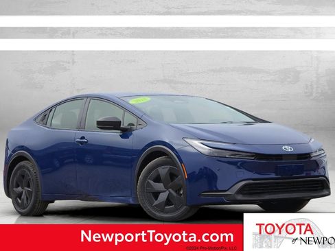 Used 2023 Toyota Prius LE FWD image 1