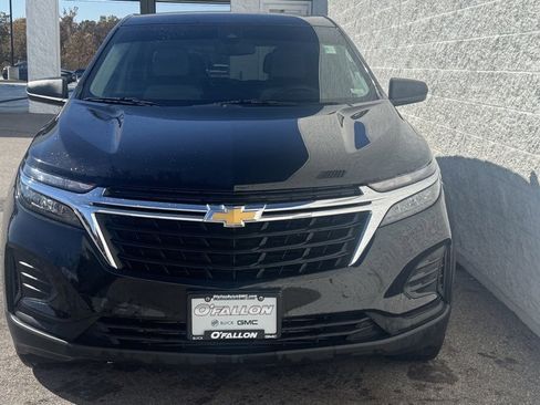 Used 2022 Chevrolet Equinox LS w/ LS Convenience Package image 2