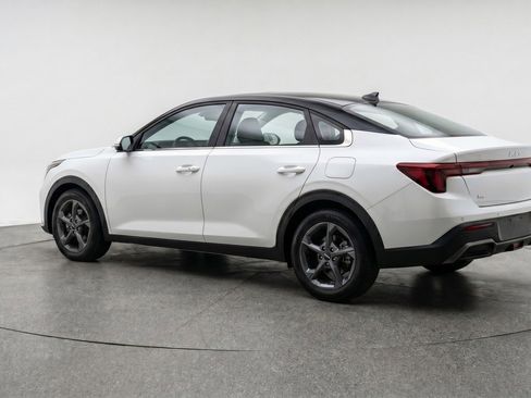 Used 2025 Kia K4 LXS image 6