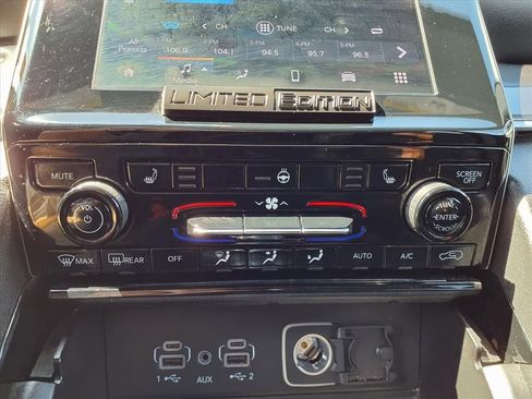 Used 2023 Jeep Grand Cherokee Altitude image 12