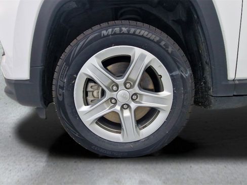 Used 2024 Jeep Compass Latitude image 32