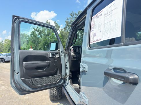 Used 2025 Jeep Wrangler Unlimited Rubicon w/ XTREMEE 35" Tire Package AWD/4WD image 18