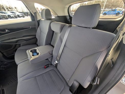 Used 2016 Kia Sorento LX w/ LX Convenience Package image 14