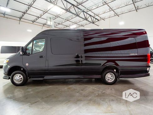 Used 2024 Mercedes-Benz Sprinter 3500 image 34