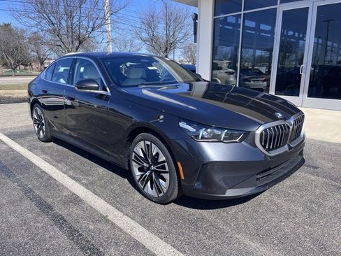New 2025 BMW 530i xDrive w/ Premium Package image 1