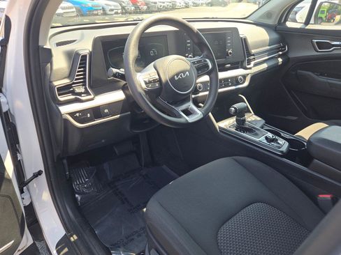 Used 2025 Kia Sportage LX AWD/4WD image 30