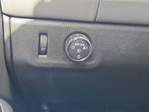 Used 2020 Chevrolet Colorado LT w/ LT Convenience Package RWD image 16