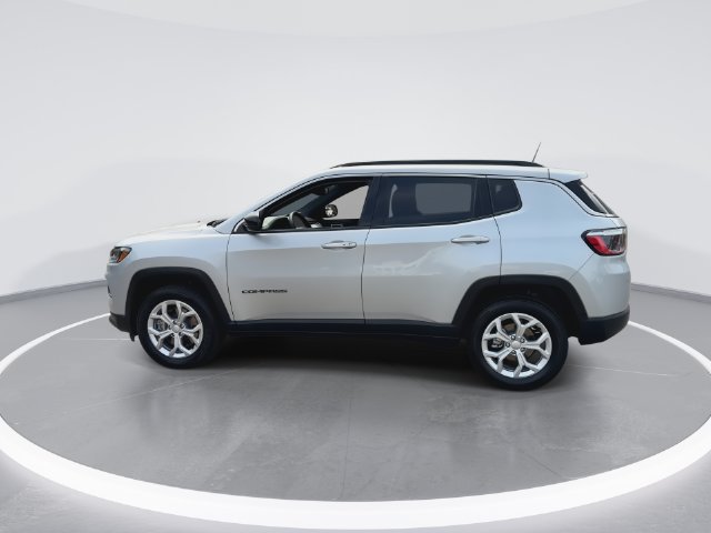 Used 2024 Jeep Compass Latitude AWD/4WD image 6