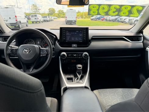 Used 2022 Toyota RAV4 XLE FWD image 24