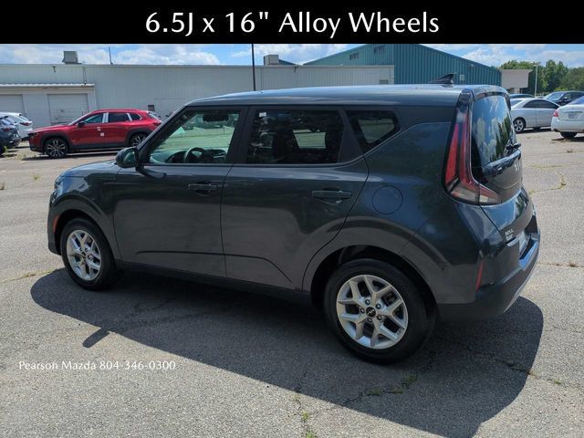 Used 2025 Kia Soul LX w/ LX Technology Package FWD image 7