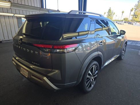 Used 2023 Nissan Pathfinder Platinum image 5