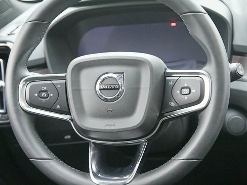 Certified 2023 Volvo XC40 Recharge Ultimate image 27