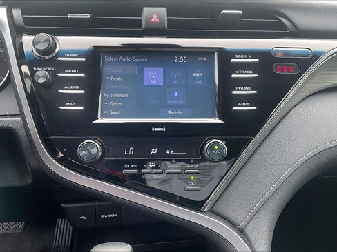 Used 2020 Toyota Camry SE FWD image 32