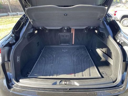 Used 2021 Maserati Levante image 10