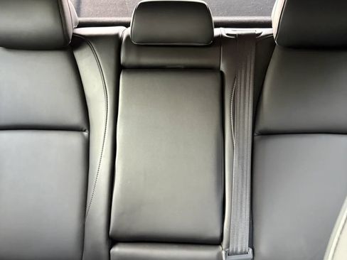 Used 2019 MAZDA MAZDA3 Hatchback w/ Preferred Package FWD image 21