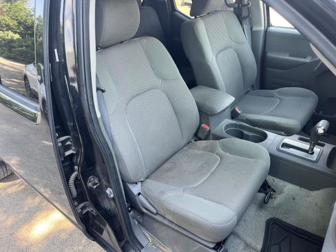 Used 2015 Nissan Frontier SV w/ SV Value Truck Package AWD/4WD image 14
